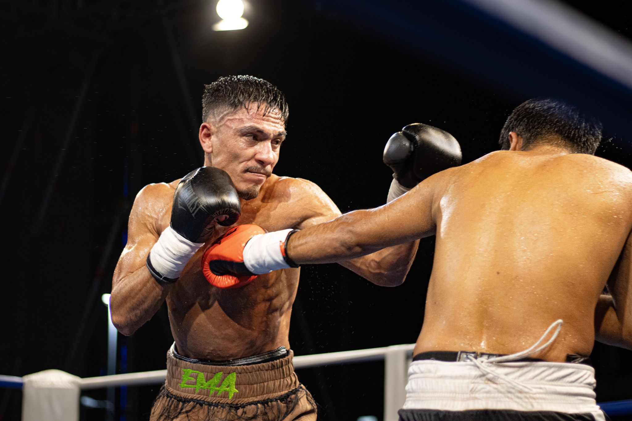Boxeo en Arena Cavancha